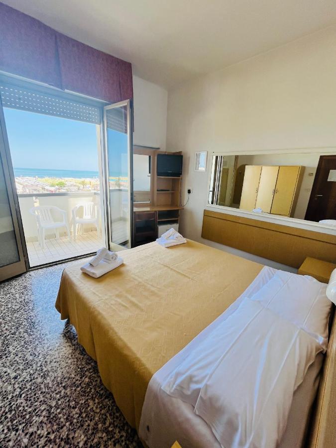 Hotel Columbia Frontemare Rimini Exterior photo