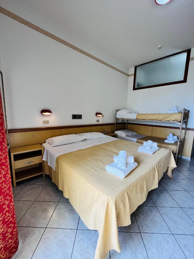 Hotel Columbia Frontemare Rimini Exterior photo