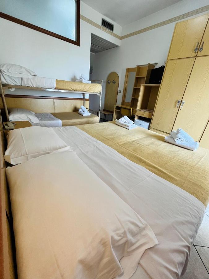Hotel Columbia Frontemare Rimini Exterior photo