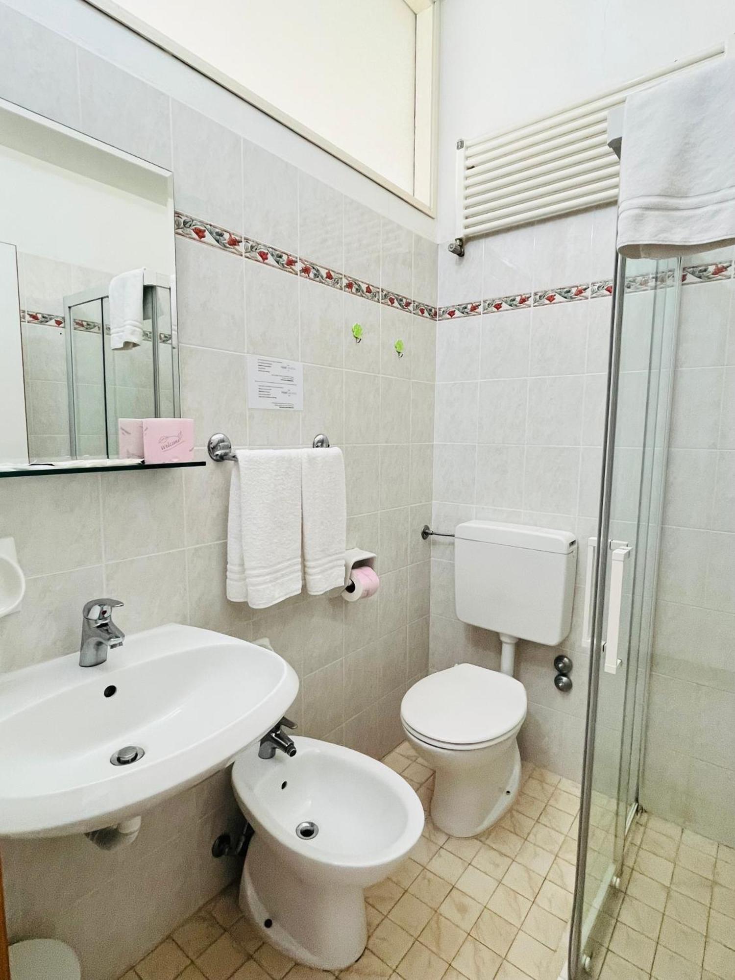 Hotel Columbia Frontemare Rimini Exterior photo