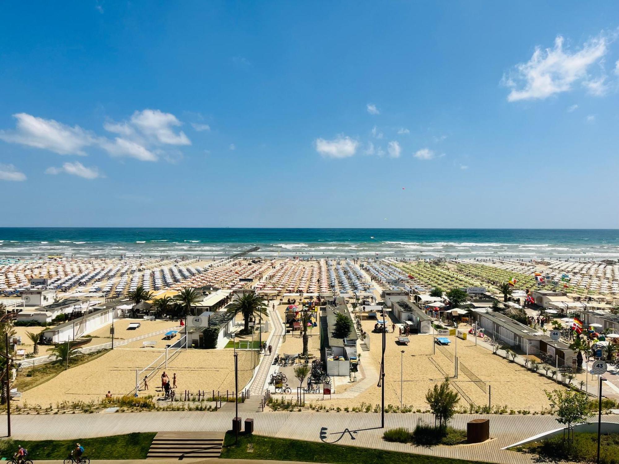 Hotel Columbia Frontemare Rimini Exterior photo