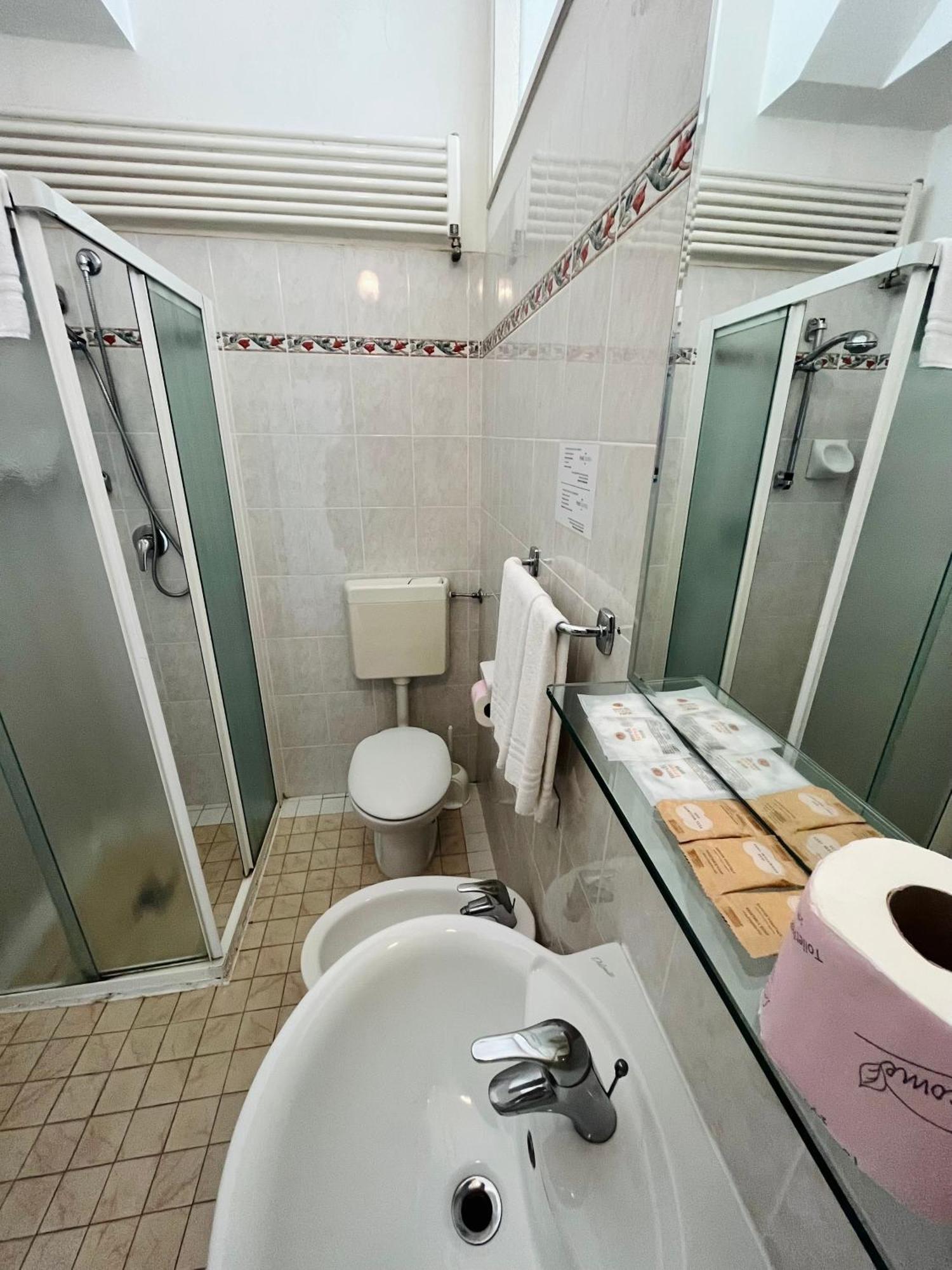 Hotel Columbia Frontemare Rimini Exterior photo