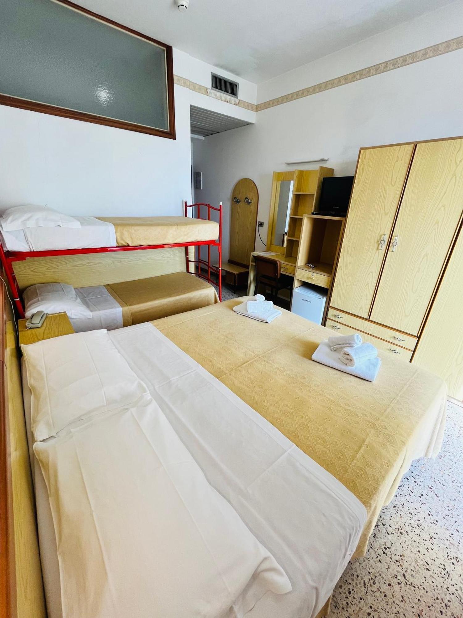 Hotel Columbia Frontemare Rimini Exterior photo